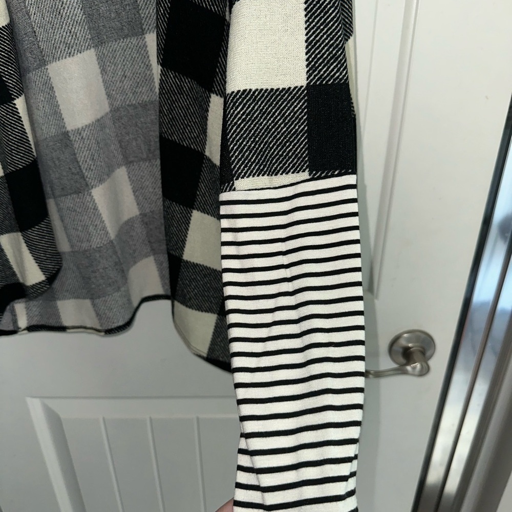HEIMISH USA Monochrome Plaid Cardigan - Picture 2 of 4